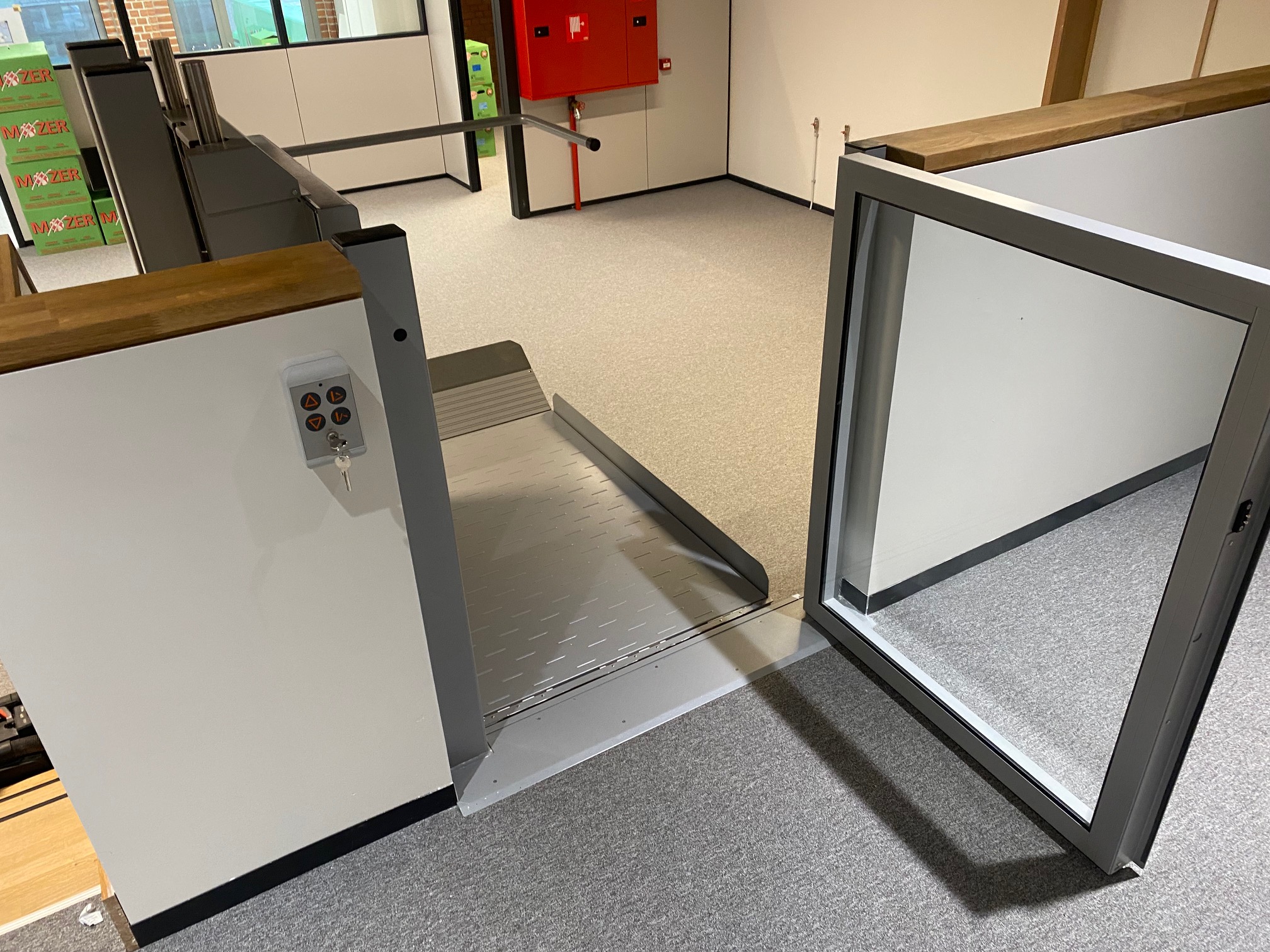 Treppenlift in einer Grundschule